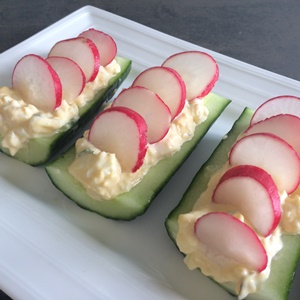 Barquettes de concombre au thon et au fromage frais